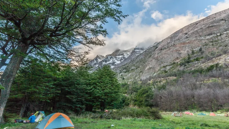 Refugio y Camping Grey