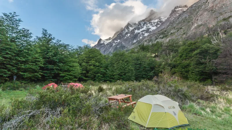 Refugio y Camping Grey