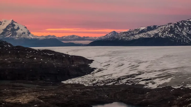 La escarpada y remota cumbre del Cerro Zapata se alza sobre los profundos valles del parque nacional.