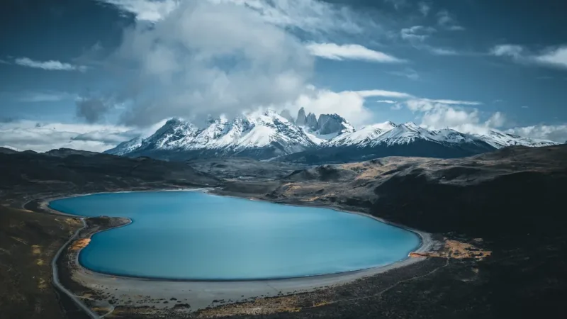 Las tres torres de granito del Macizo del Paine se reflejaban a la perfección en la tranquila superficie de la Laguna Azul.