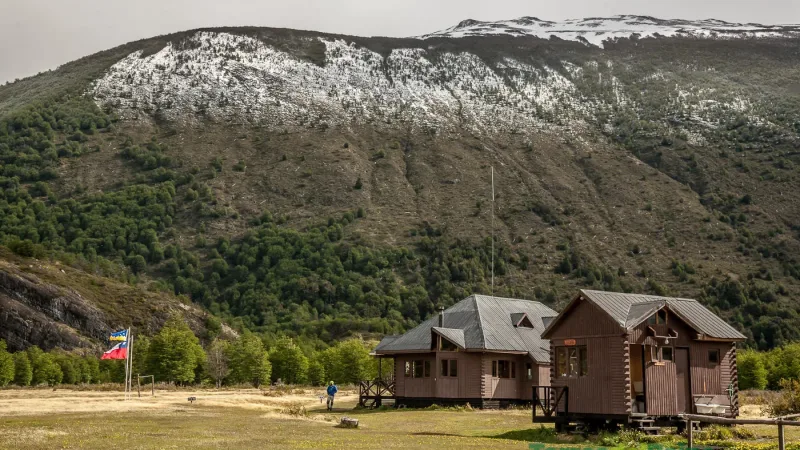 Early morning sunlight illuminating the peaks surrounding the Dickson valley and the mountain lodge.