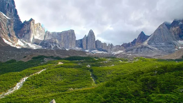 Trail through Valle Francés