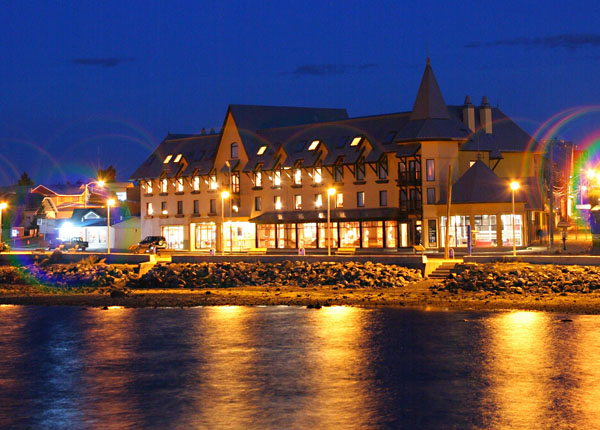 Modern bathroom in a suite at Hotel Costa Australis with clean lines and amenities.