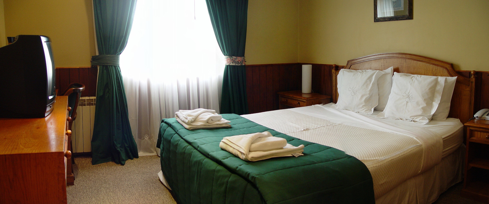 A twin bedroom at Hotel Martin Gusinde offering a tranquil retreat for travelers.