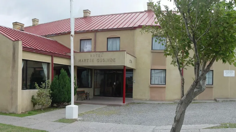 Área de café da manhã do hotel, onde os hóspedes podem desfrutar de uma variedade de produtos locais da Patagônia.