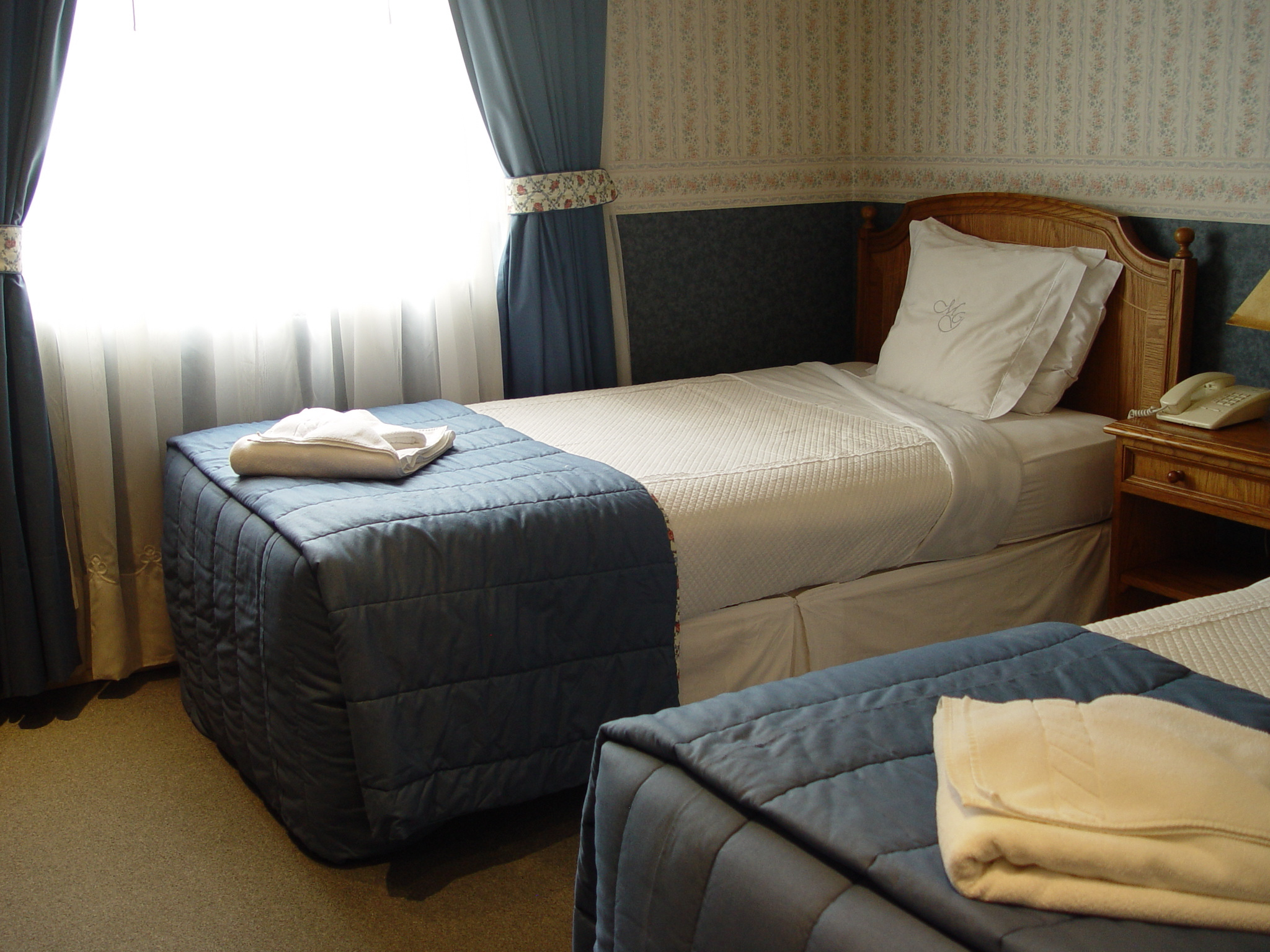 Exterior shot of Hotel Martin Gusinde illuminated at dusk in Puerto Natales.
