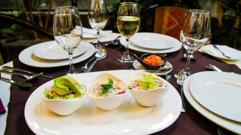 A display of gourmet desserts at Restaurant Bautista, highlighting local Patagonian flavors.