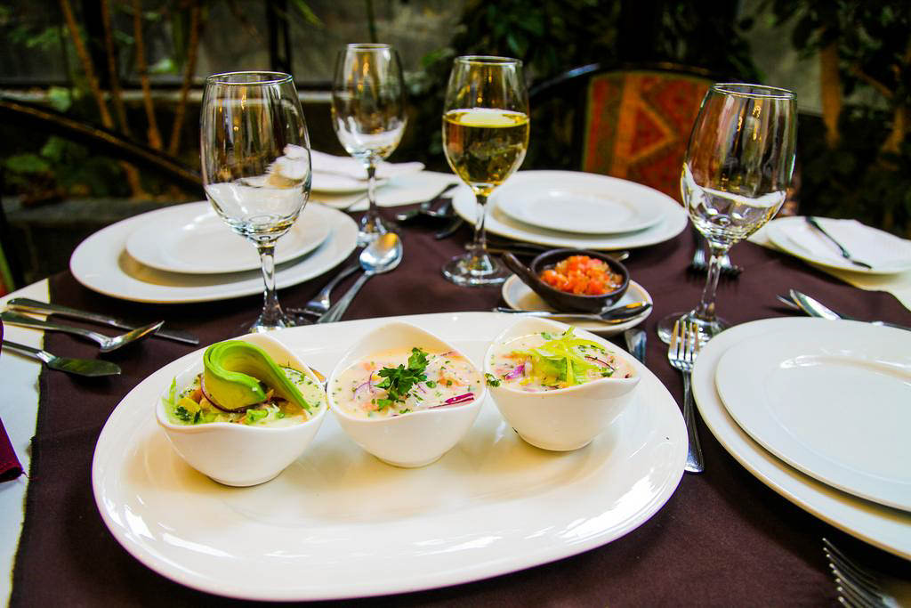 A display of gourmet desserts at Restaurant Bautista, highlighting local Patagonian flavors.