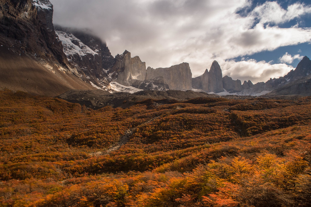 A vista espetacular de 360 ​​graus das catedrais rochosas a partir do Mirador Británico, no Vale Francês.
