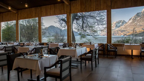 El Hotel Lago Grey cuenta con una bodega bien surtida que ofrece una variedad de etiquetas chilenas de primera calidad.