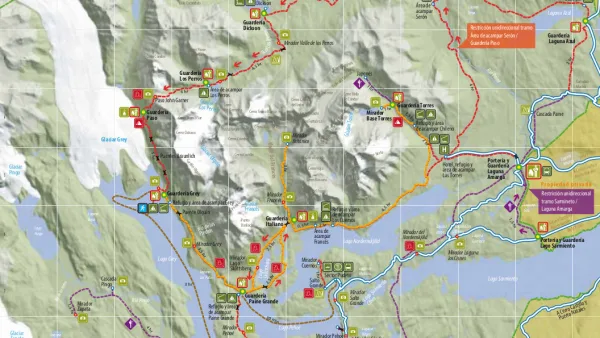 Un mapa topográfico detallado de Torres del Paine que muestra los circuitos de senderismo O y O.