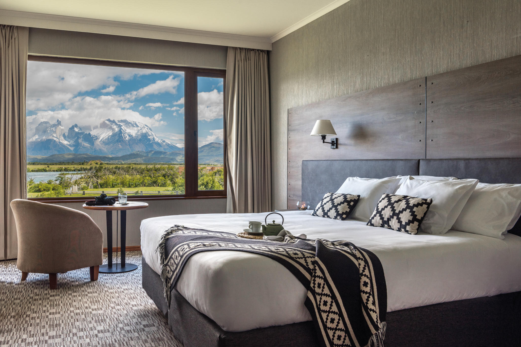 The spa area of Hotel Río Serrano featuring a modern sauna and relaxation room.
