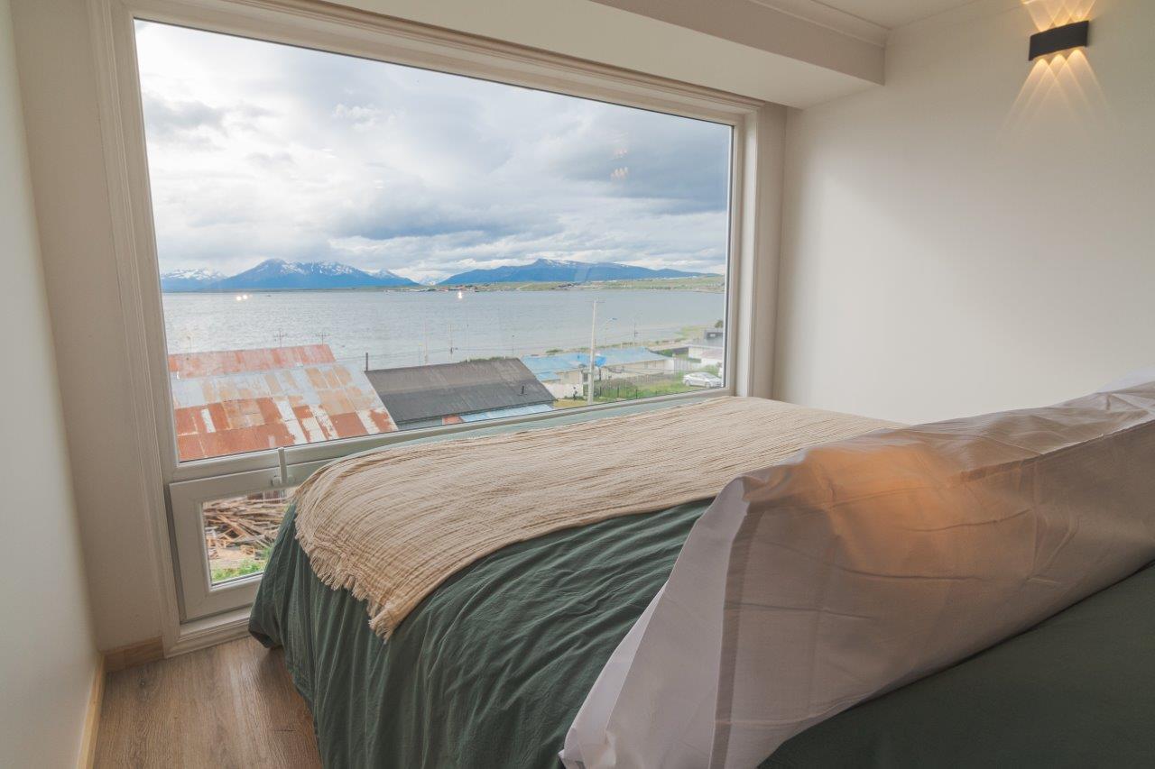 Una toma panorámica del salón-comedor de uno de los lofts más grandes de Loft Toore Patagonia.