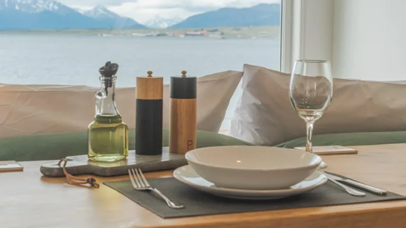Una vista del tranquilo jardín que rodea Loft Toore Patagonia.