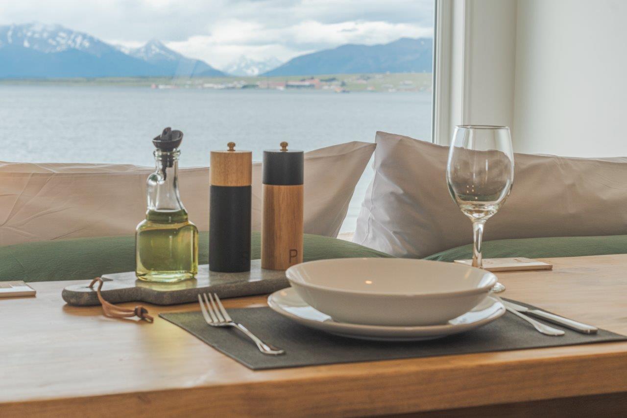 Una vista del tranquilo jardín que rodea Loft Toore Patagonia.