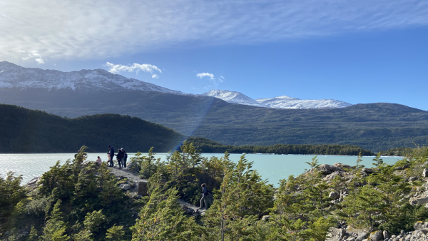 Trilha ao Mirante do Glaciar Serrano: um quilômetro de floresta até o gelo