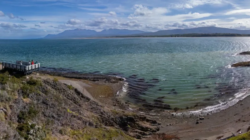 A panoramic lookout over the San Juan sector at Parque del Estrecho de Magallanes.