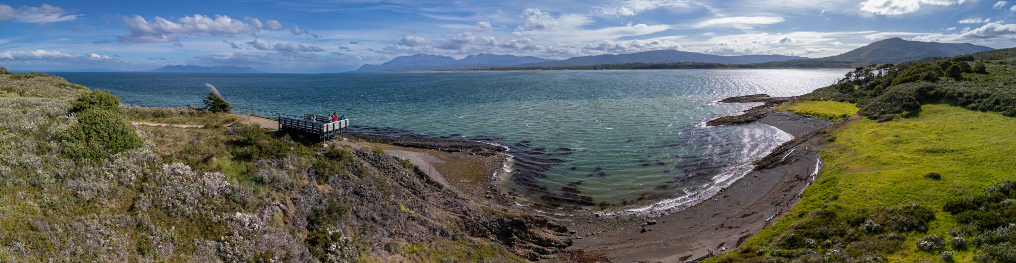 A panoramic lookout over the San Juan sector at Parque del Estrecho de Magallanes.