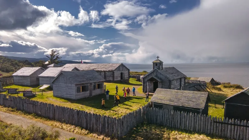 A sweeping panoramic view of the entire Fuerte Bulnes complex against a cloudy sky.